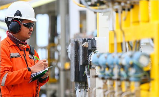 offshore worker